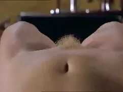 مادر نوجوان تغذیه گر ...